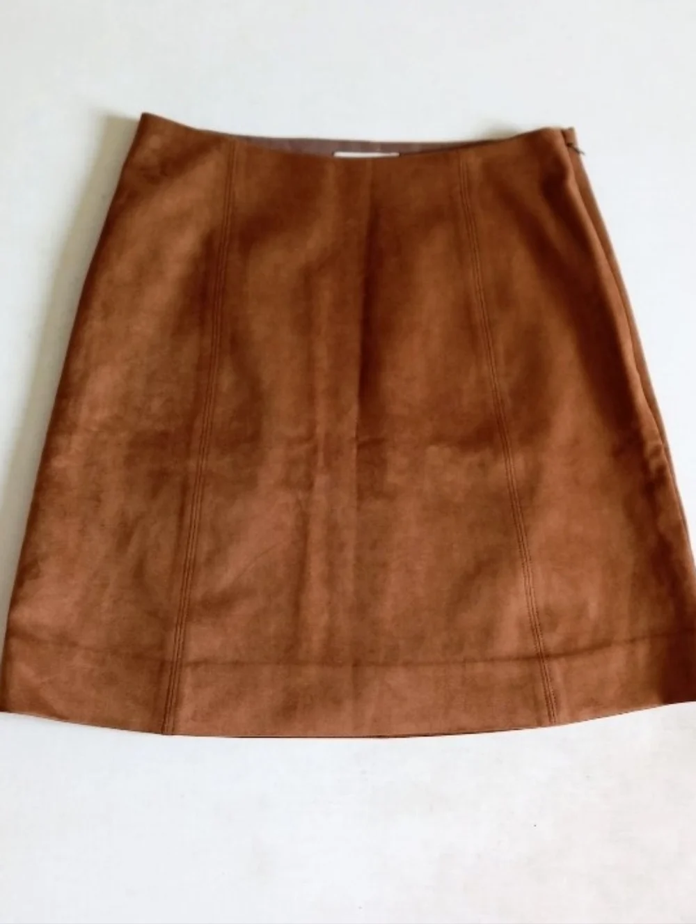 Aritzia Babaton soft faux suede A-line skirt in warm chestnut brown - Picture 3 of 6